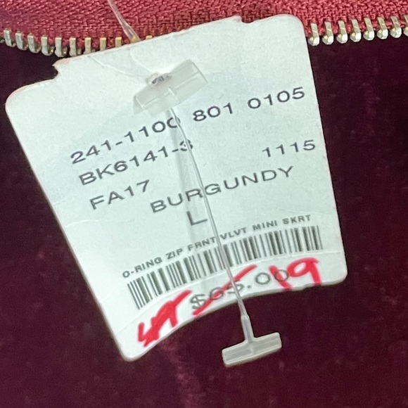 Mendocino burgundy velvet mini skirt with a loop/O-ring front zipper size Large - Picture 5 of 5